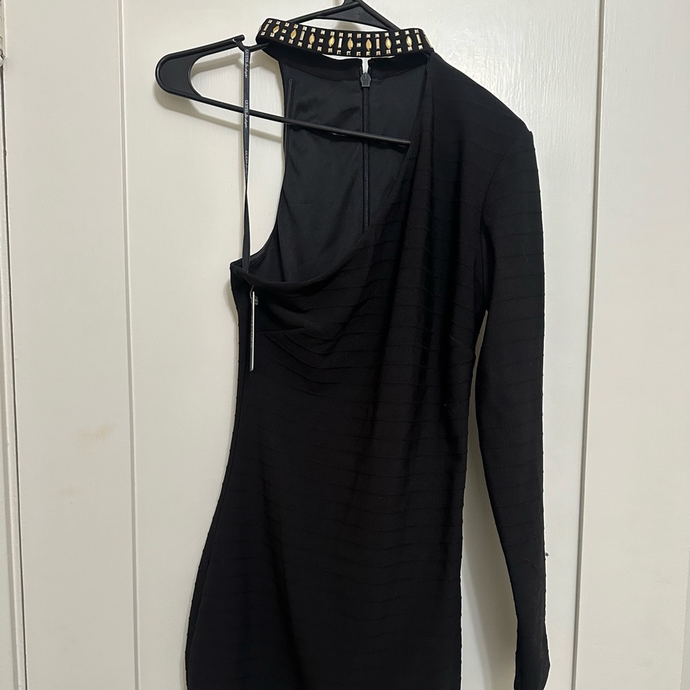 GUESS black one sleeve dress size 6. Never worn